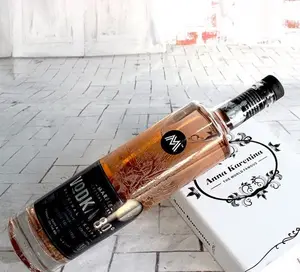 Individuelles logo druck flasche für alkohol getränke brandy flasche paket mit kork für verkauf 750ml