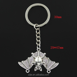 Nueva moda DIY hombres llavero 29*47mm murciélago <span class=keywords><strong>vampiro</strong></span> Drácula conector colgantes coche 30mm anillo para <span class=keywords><strong>el</strong></span> regalo - Product Image 2