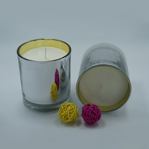 Bougie parfumée en cire de soja pure biologique, parfum d'intérieur raffiné, cadeau dans un bocal en verre de couleur argentée - Product Image 4