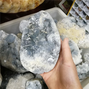 أجزاء أرضية من الكريستال الأزرق الطبيعي سليسيت بالجملة أجزاء أرضية من الكوارتز الخشن للزينة - Product Image 2
