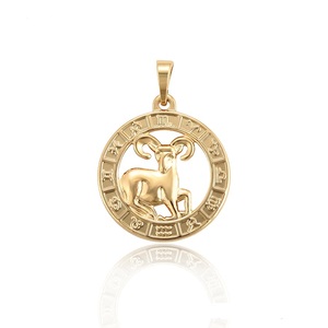 Ciondolo Xuping 32454 con Design dei Segni Zodiacali, Colore Oro - Product Image 1