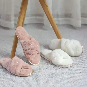 Sandali Personalizzati <span class=keywords><strong>con</strong></span> Logo, Cinturini Incrociati, Pelliccia, Scarpe Economiche all'Ingrosso per Donne, Ciabatte Piatte da Donna <span class=keywords><strong>con</strong></span> Decorazione di Perle - Product Image 2