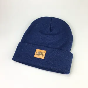 Gorros de invierno con parche de cuero personalizados, venta al por mayor, baratos