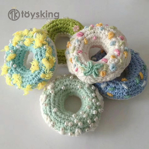 TK Baby Rattle Toy Sprinkled <span class=keywords><strong>Donut</strong></span> Crochet Knitted Food Toy con relleno de algodón PP Edredón de felpa bordado para jugar - Product Image 2