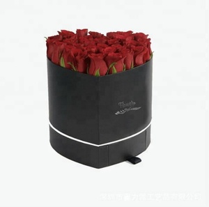 Boîte de <span class=keywords><strong>cadeau</strong></span> en papier avec tiroir à fleurs en forme de cœur boîte de chocolat noire vide faire des boîtes de carton à savon style cœur stock - Product Image 1