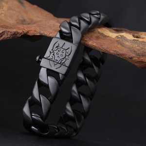Motorista gótico ancha cadena para hombre Boys Curb del cráneo grabado cubano Negro 316L Pulsera de acero inoxidable - Product Image 2