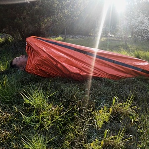 Saco de dormir de primeros auxilios para acampar - Product Image 1