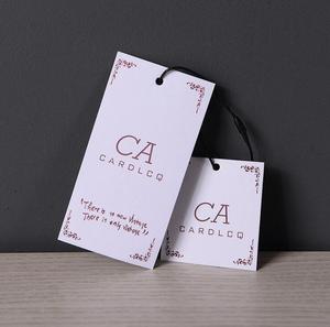 Di alta qualità tag indumento nero di cartone altalena biglietti in bianco <span class=keywords><strong>hang</strong></span> tag