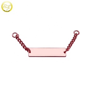 Etiquetas de metal de oro rosa a la moda, logotipo de marca, placa de etiqueta de cadena de nombre estampada personalizada <span class=keywords><strong>para</strong></span> <span class=keywords><strong>ropa</strong></span> de mujer - Product Image 3