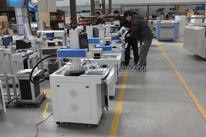 la <span class=keywords><strong>m</strong></span>áquine de marca por láser de fibra que puede marcar diferentes metales SF200-F - Product Image 4