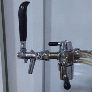 Bottiglia in pet di riempimento birra alla spina dispositivo utilizzato per bespense veloce di versamento di birra da barilotto in punti vendita al dettaglio - Product Image 4