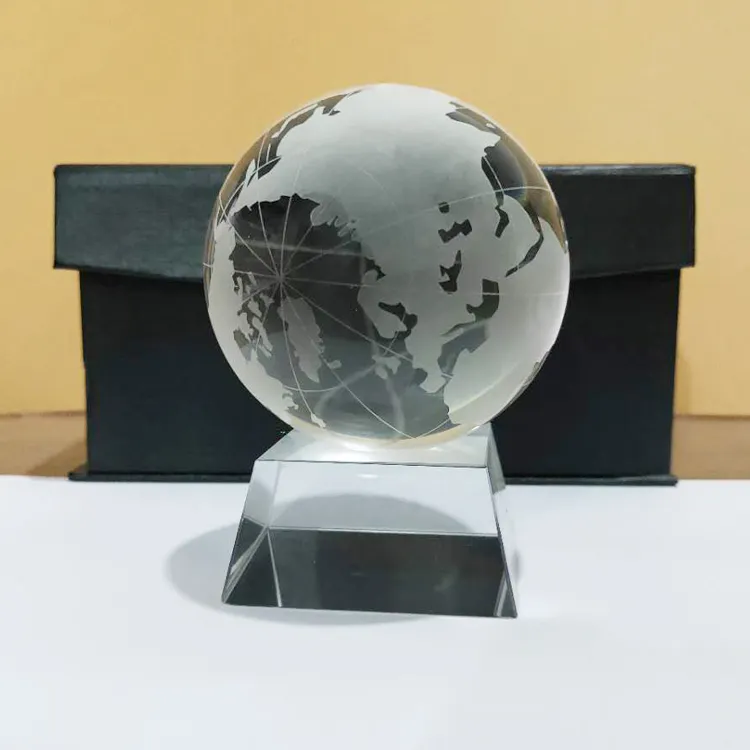 אבטחת סחר סיטונאי קריסטל זכוכית כדור הארץ גלוב עם בסיס מותאם אישית לוגו קריסטל כדור עם אריזת מתנה עבור משרד שולחן קישוט