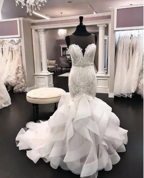 Thiết Kế Thêu Tay Sexy Elegant Tulle Scoop Cổ Bóng Gown Ruffles Wedding Dress