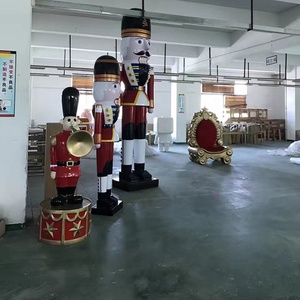 <span class=keywords><strong>Casse</strong></span>-<span class=keywords><strong>noisette</strong></span> géant de Noël en fibre de verre 8 pieds/12 pieds, imperméable, résistant aux UV, vente directe d'usine, décorations de Noël d'extérieur - Product Image 4