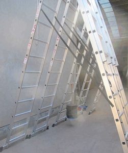 Échelle à <span class=keywords><strong>marches</strong></span> en aluminium à triple extension, de 9,8 pieds à <span class=keywords><strong>7</strong></span> mètres, avec barreaux confortables - Product Image 6