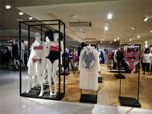 Espositore per Bikini Personalizzato per Negozi di Costumi da Bagno Allestimento Negozio Espositore per Bikini - Product Image 3