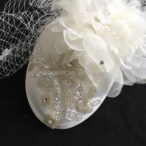 Nouveau Chapeau de Mariée pour Femmes avec Voile, Motif Floral - Product Image 1