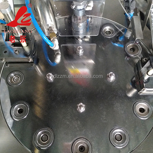 Machine <span class=keywords><strong>à</strong></span> fabriquer des <span class=keywords><strong>boutons</strong></span>, pour tapisserie automatique avec tissu recouvert - Product Image 3