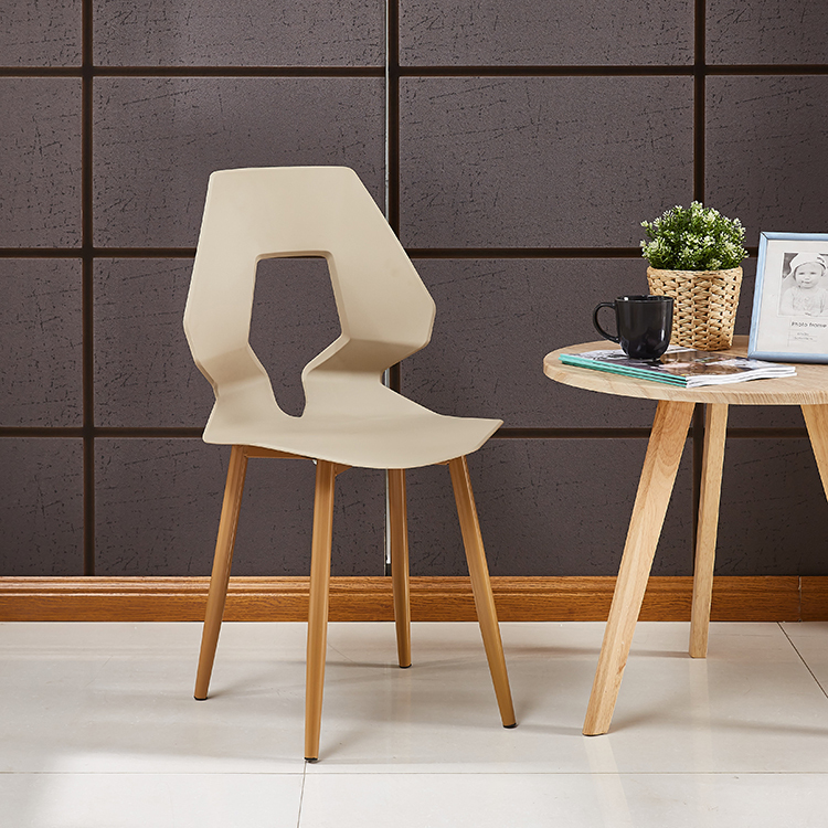 Sortie philippines dubaï nouveau design sans bras empilable vip fantaisie pp en plastique café chaise avec siège en tissu