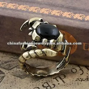 distintivo oro antico scorpione anello di uomini