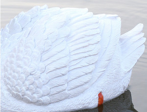 Продажа с завода, искусственные Стекловолоконные садовые статуи Лебедя в натуральную величину, плавающие украшения для пруда - Product Image 5