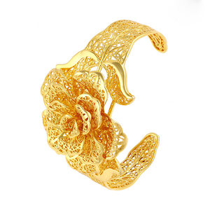 <span class=keywords><strong>Bracciale</strong></span> Aperto Placcato <span class=keywords><strong>Oro</strong></span> <span class=keywords><strong>24k</strong></span> con Design a Rosa di Xuping per Donne - Product Image 1