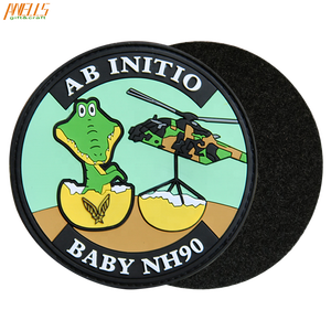 شارة مطاطية مخصصة من AWELLS بنقش ثلاثي الأبعاد من البي في سي، بنمط الخطاف والحلقة، ناعمة الملمس - Product Image 2