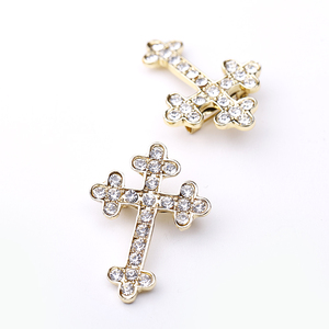 最新デザインカスタム金属クロス亜鉛合金ピンブローチ布バッグ用卸売