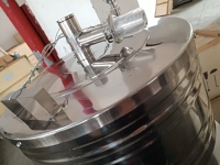 Remplisseuse rotative pour petites bouteilles en plastique de thé vert Machine d'embouteillage de jus Machine d'emballage par gravité pour petites bouteilles de liquide