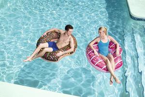 Bestway 36118 Anneau de natation gonflable en PVC en forme de beignet confortable pour adultes, flotteur pour les loisirs aquatiques - Product Image 2