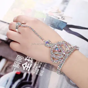 8QXS003 Sáng Bóng Mạ Bạc Hình Vương Miện Rỗng Ra Pave Pha Lê Chuỗi Vòng Đeo Tay Với Nhẫn Đính Kèm