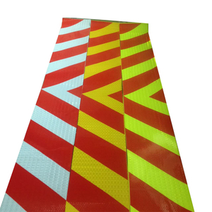 Material PET, Tira Reflectante Brillante de PVC con Diseño de Chevron para Vehículos - Product Image 1