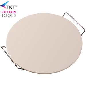 Set Pietra Refrattaria Rotonda Grande da 13 Pollici <span class=keywords><strong>per</strong></span> <span class=keywords><strong>Pizza</strong></span>, con Rotella Tagliapizza e Supporto <span class=keywords><strong>per</strong></span> Servire, Ideale <span class=keywords><strong>per</strong></span> Forno e Griglia Esterna - Articolo Caldo del Momento - Product Image 3
