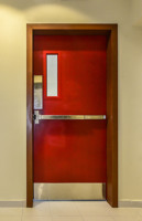 Puerta de Salida de Emergencia Contra Incendios de Acero con Ventana de Vidrio y Barra Antipánico