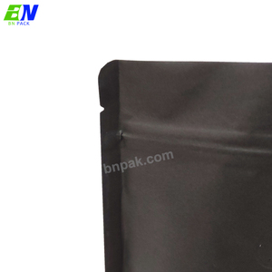 Sac d'emballage en papier kraft noir debout de 250g, matériaux recyclés imprimés avec logo personnalisé pour thé, snack, vin et bière à usage alimentaire - Product Image 5