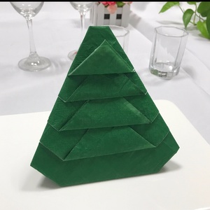 Serviettes jetables imprimées en forme d'arbre de Noël, <span class=keywords><strong>pré</strong></span>-pliées, de haute qualité, en papier Santian 3 plis, vente chaude - Product Image 1