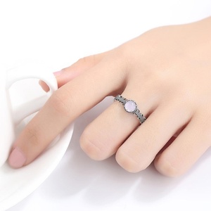 CZCITY แหวนเงินแท้925สไตล์ย้อนยุคสำหรับผู้หญิง,แหวนสวมนิ้วสีดำทันสมัยหินคริสตัลน่าหลงใหลสไตล์พังก์ - Product Image 3