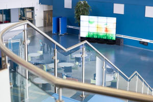 Escaleras Interiores Prefabricadas Decorativas Modernas con <span class=keywords><strong>Barandillas</strong></span> <span class=keywords><strong>de</strong></span> Hierro Forjado y Paneles <span class=keywords><strong>de</strong></span> Vidrio Templado <span class=keywords><strong>de</strong></span> 12 mm - Product Image 4