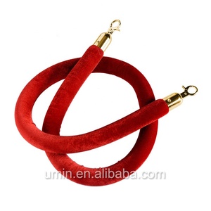 Colonnine con corda in velluto rosso usate in vendita - Product Image 5