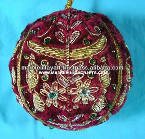 Adornos Navideños Bordados a Mano para Colgar - Product Image 1