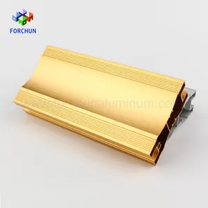 明亮的金色阳极氧化铝型材，用于制作门窗
