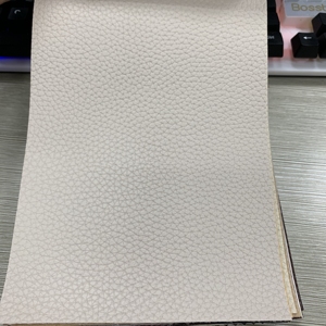 Tissu en similicuir gaufré avec revêtement PVC, forte respirabilité, surface imperméable, utilisé <span class=keywords><strong>pour</strong></span> les canapés - Product Image 3