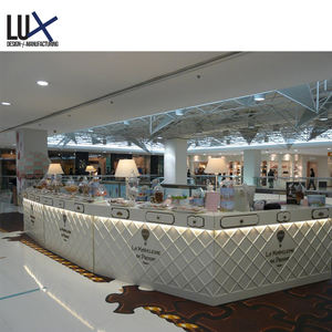 LUX Boîtes de présentation de magasins modernes Décorations de barres chocolatées colorées personnalisées Lumière LED pour centres commerciaux Principalement en verre et métal MDF - Product Image 2