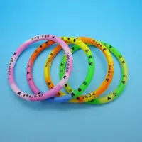 Baskı metinleri batik boya renkleri 5mm kalınlığında O ring Silikon Kauçuk Bilezik Band