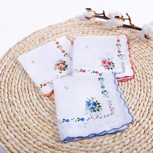 منديل نسائي أنيق بنقوشات الزهور بتصميم رفيع - Product Image 3
