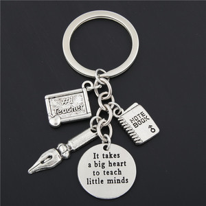 Portachiavi per insegnanti: è necessario un grande cuore per insegnare alle piccole menti un portachiavi in metallo alla moda per il <span class=keywords><strong>regalo</strong></span> della festa degli insegnanti - Product Image 3