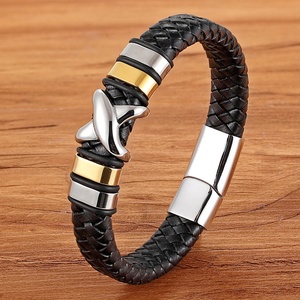 Nouveau <span class=keywords><strong>Bracelet</strong></span> Tressé <span class=keywords><strong>en</strong></span> <span class=keywords><strong>Cuir</strong></span> Véritable de <span class=keywords><strong>Luxe</strong></span> pour Hommes, Motif Géométrique, avec Breloque <span class=keywords><strong>en</strong></span> Acier Inoxydable Doré de Haute Qualité, Idéal comme Cadeau - Product Image 4