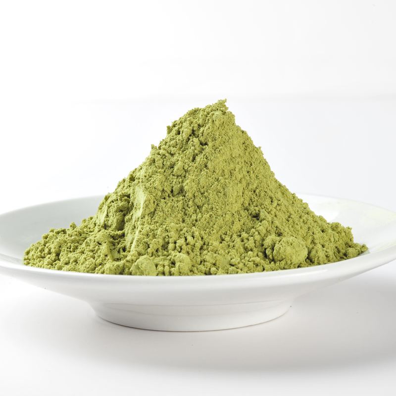 Экстракт зеленого чая Matcha порошок в бутылке и может упаковка
