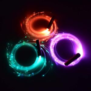 <span class=keywords><strong>Fouet</strong></span> LED à fibres optiques pour rave, couleurs changeantes, 130 fibres - Livré avec tous les accessoires (Piles 3A, graisse de circulation, Whipgripz, <span class=keywords><strong>double</strong></span> boucle) - Product Image 4
