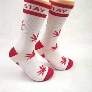 Grosir Grosir Kaus Kaki Katun Kanada Kustom dengan Kaus Kaki Logo Daun Merah - Product Image 5